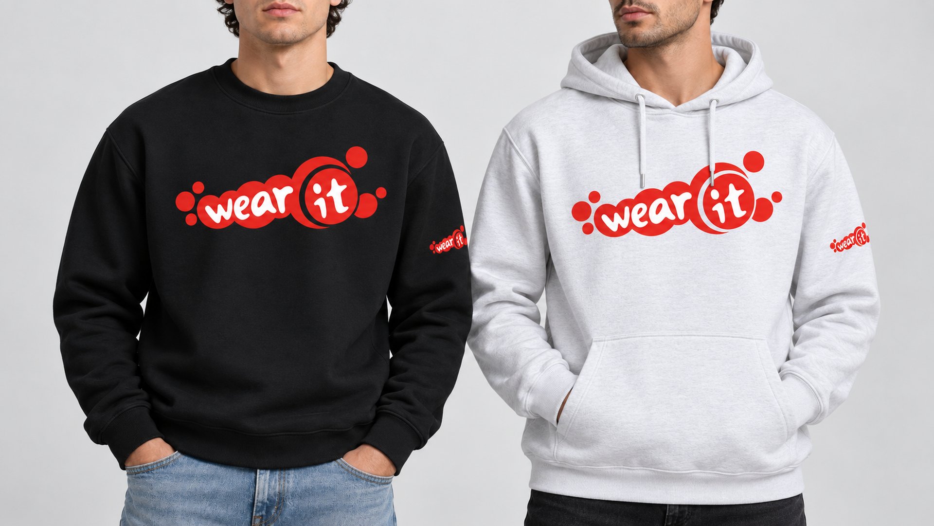 Deux hommes en studio, l'un en sweat col rond noir, l'autre en sweat à capuche gris chiné Wear It