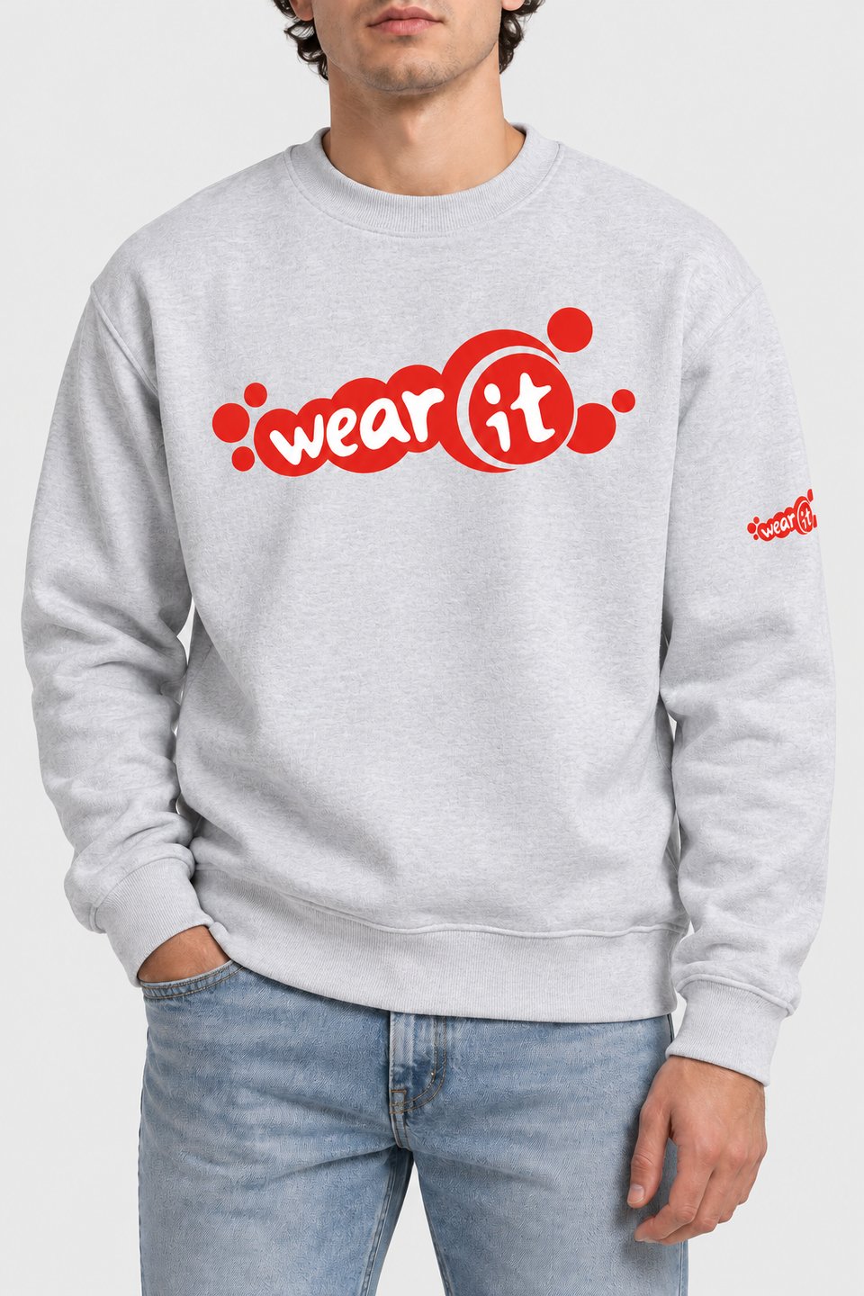 Sweat col rond gris chiné Wear It vu de face, grand logo rouge sur la poitrine